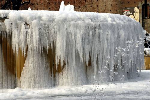 Emergenza neve in Italia  Scuole e uffici chiusi a Roma Il maltempo fa ancora morti