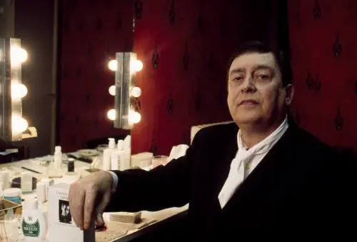 Il geniale "disprezzatore" Elogio (critico) di un poeta giocoliere