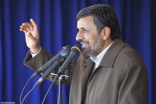 Iran, Ahmadinejad: "Noi paese nucleare A breve nuovi progetti"