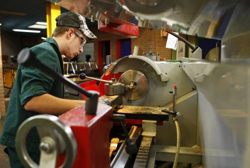 Lavoro, il posto fisso c'è  ma solo per gli stranieri