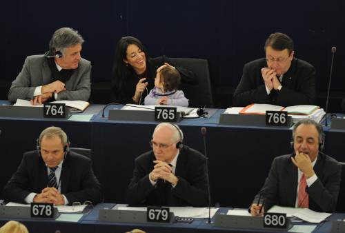 Licia Ronzulli e Vittoria mamma e figlia insieme all' Europarlamento