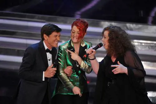 Nella notte dei duetti si inceppa Morandi