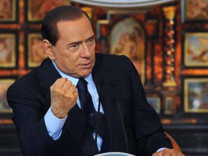 Amministrative, Berlusconi: "Ovunque col simbolo Pdl" Poi lancia il nuovo inno