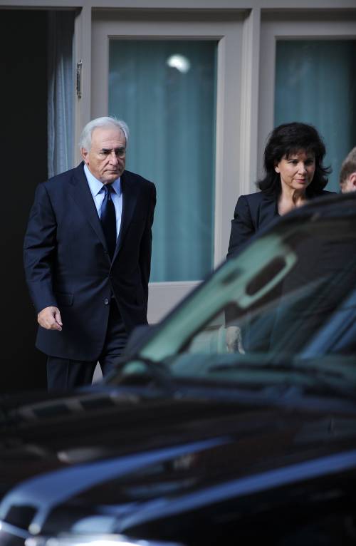 Guai per Strauss-Kahn È in stato di fermo  per un giro di squillo...