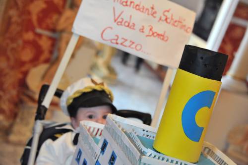 Carnevale, grande successo  per il costume da Schettino