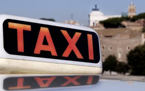 Liberalizzazione taxi, il governo cede: sulle licenze decideranno i Comuni