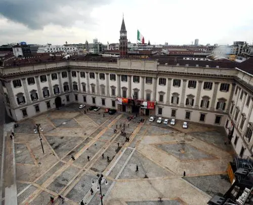 Conti in rosso, Comune a caccia di sponsor