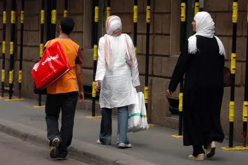 Un Sos lanciato dalla finestra: "Aiuto, mio marito mi violenta"