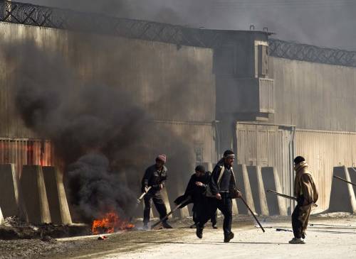 Il Corano in fiamme, l'Afghanistan è in rivolta: almeno 12 le vittime