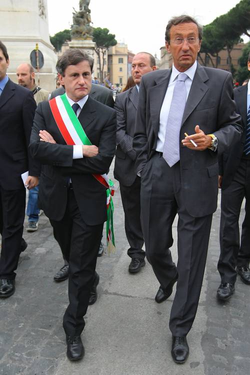 Alemanno: tratto io con Fini  Ma gli ex di An frenano...