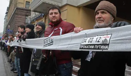 Una catena umana di 15 chilometri contro Putin