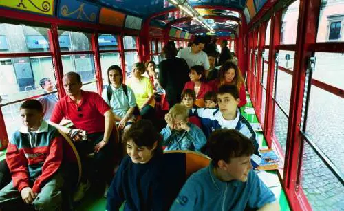 Bimbi gratis sui mezzi Atm: attenzione alletà