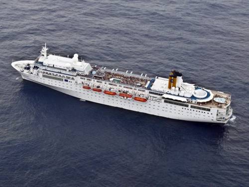 Costa Allegra, verso terra al traino di un peschereccio Schettino: "Può succedere"