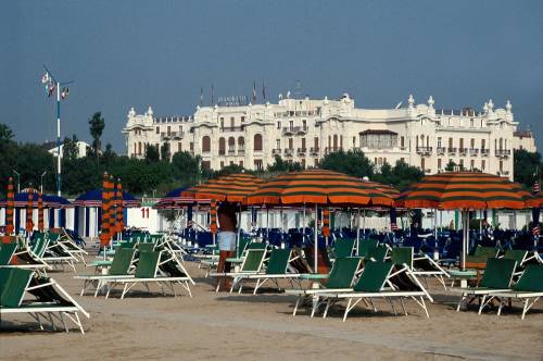 Batani, da cameriere al Grand Hotel: "La politica faccia di più per il turismo"