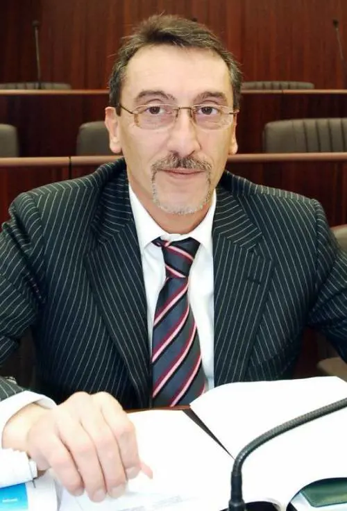 Bandiera lombarda, il Tricolore fa litigare centrodestra e Lega