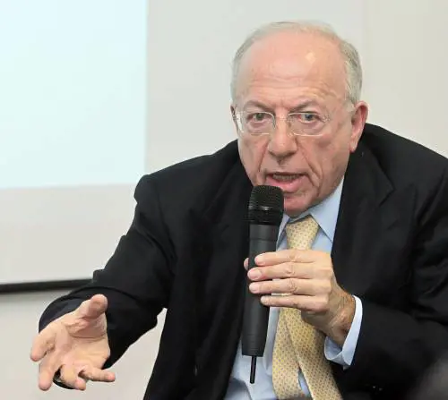 L’ira di Confalonieri:  Passera fa demagogia  sulle frequenze tv