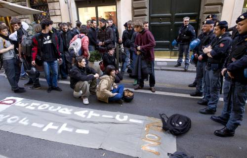 Val Susa, la minaccia No Tav "Adesso blocchiamo l'Italia" E ora i manifestanti belano