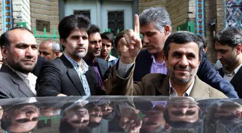 Iran al voto, il regime ha già deciso: «Affluenza al 60%»