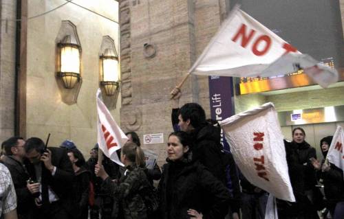 Pisapia offende i poliziotti? È il richiamo degli estremisti