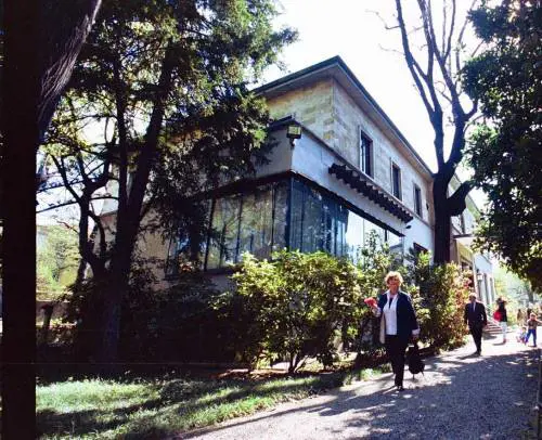 Fiori e piante, soffio di primavera alla mostra mercato di via Mozart