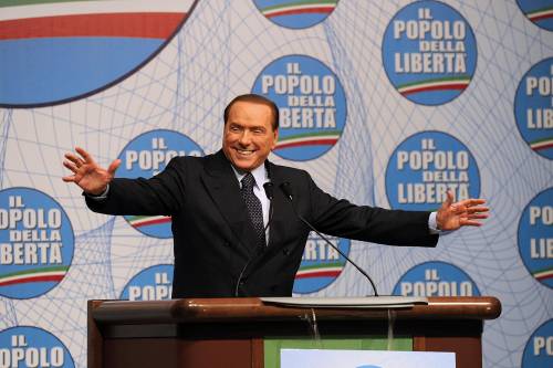 Il Cav azzera le polemiche: "Alfano è bravissimo,  si mangia gli altri segretari"
