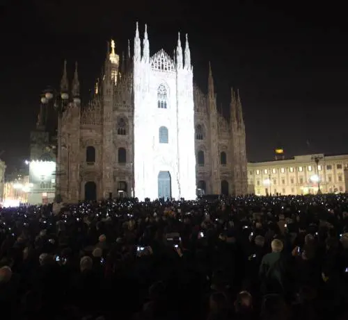 Milano a luci spente contro chi oscura il sogno di una città