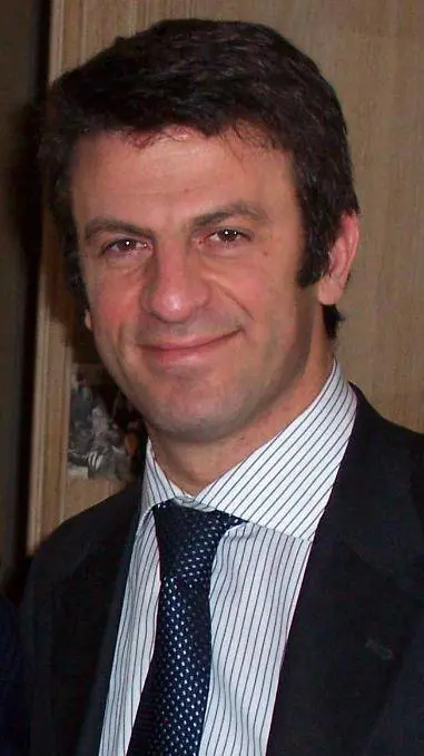 In 3.400 alle urne per il dopo Bruni