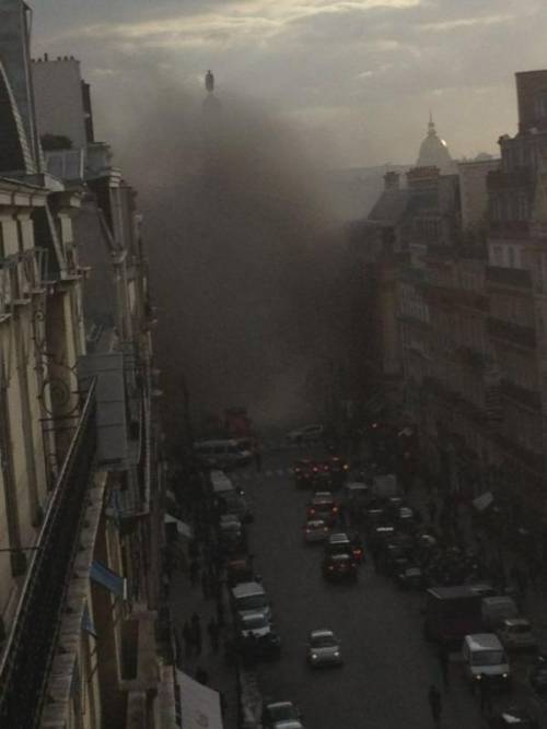 Parigi in fiamme: brucia Place Vendôme Almeno un ferito lieve