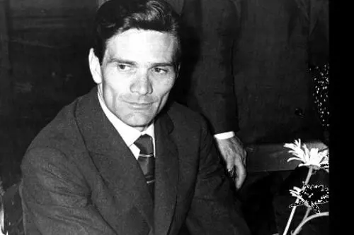 Pasolini, Pelosi sulla tomba: "Il mio silenzio sull'uccisione dettato soltanto dalla paura"