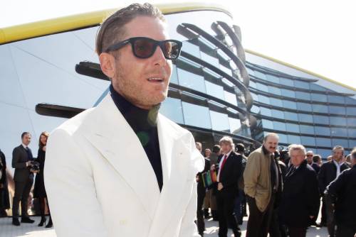 Lapo Elkann in panne sull'autostrada: la Ferrari resta a secco