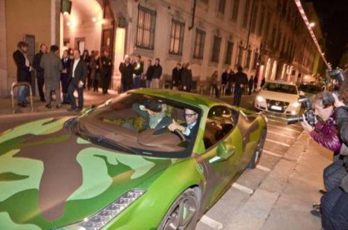 Lapo fa lo sbruffone sul Ferrari maculato e finisce senza benzina