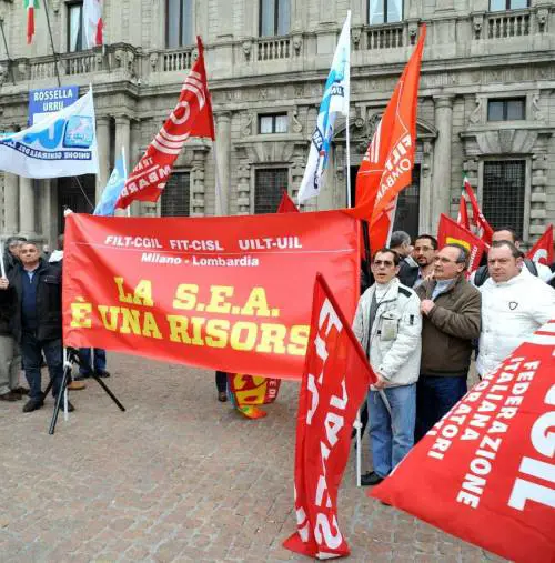 Svendita Sea, sindacati in piazza E il Carroccio pensa al referendum