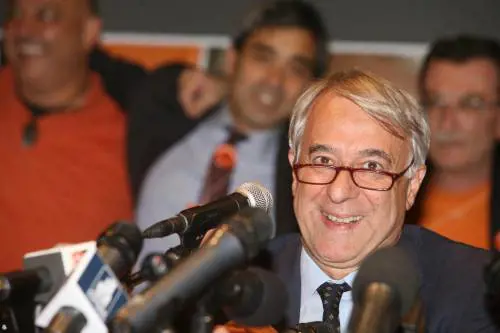 Milano, redditi online  Pisapia il più ricco Batte anche la Moratti