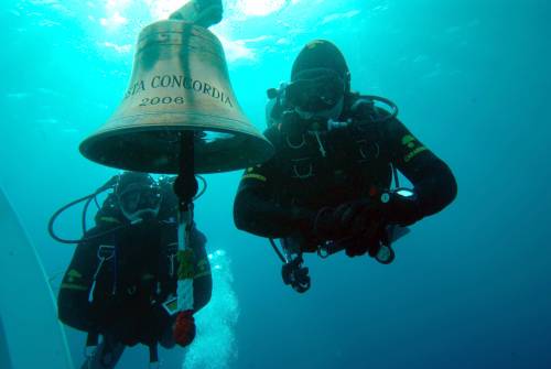 Costa Concordia, sparita la campana della nave