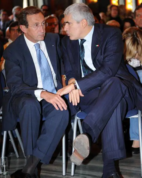 Il blitz di Fini e Casini  per mettere le mani sulla Rai