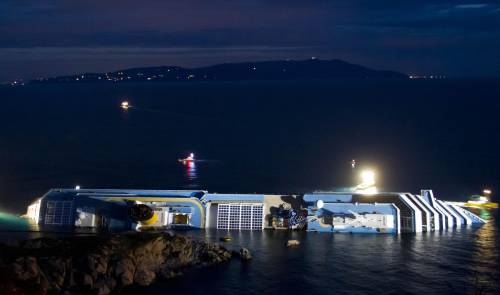 Schettino scriverà un libro E la difesa ribadisce: "Scoglio non segnalato"