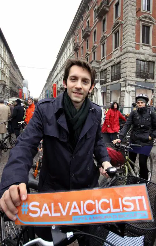 Il popolo arancione prova a festeggiare pure lArea C