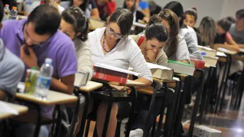 Cari colleghi professori, insegnare non è una guerra