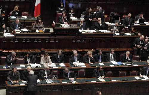 Lavoro, il governo dice sì al disegno di legge Il Pdl non ci sta: "Serviva un decreto"