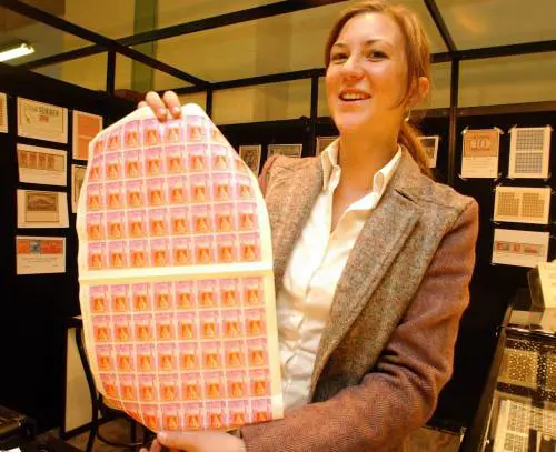 L'Italia ai tempi della crisi ora si attacca ai francoboli