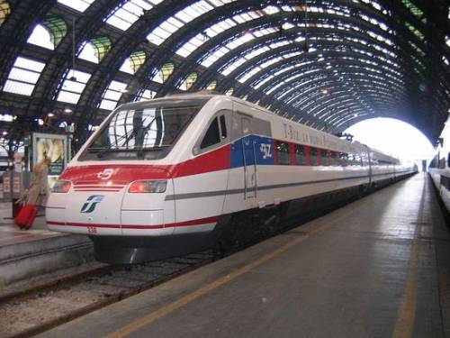 Milano, serie incendi dolosi a centraline elettriche treni Compare la scritta No Tav