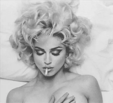 Madonna: "Fossi presidente? Unioni gay, soldi alle scuole" Su YouTube il video V.M.18