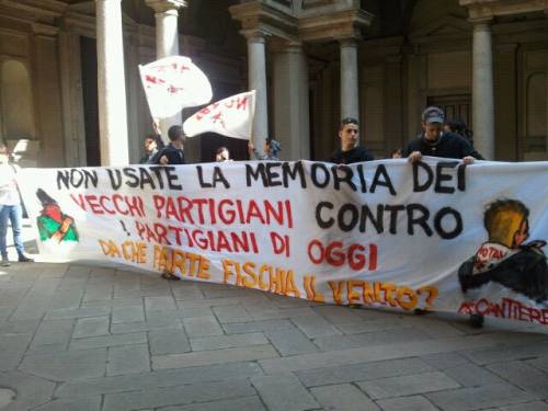 Milano, irruzione dei No Tav Occupato Palazzo Marino: "No al convegno di Caselli"
