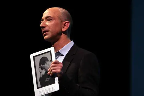 Amazon, nuovi problemi in Francia. Abbonamento Kindle? Non è legale