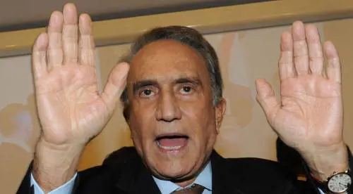 Fede si difende: «Mai portato soldi in Svizzera»