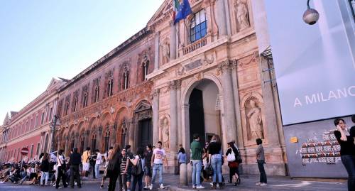 Studenti in coda all’università per andare a lavorare in Cina