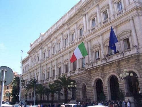 Bankitalia: “Nel 2010 in Italia 300mila famiglie strozzate dai debiti