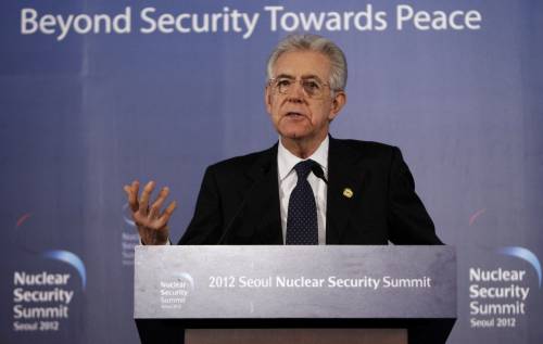 Il futuro politico per Monti:   "Grande coalizione nel 2013 ma io la guarderò da fuori"