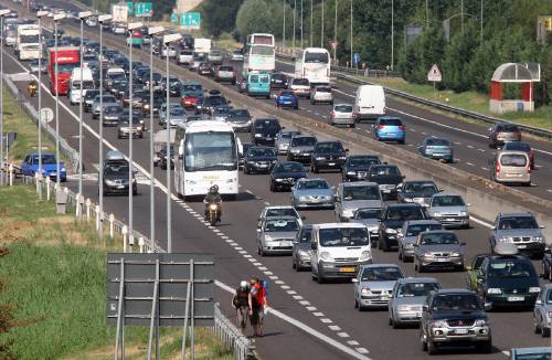 Benzina, continuano i rincari in vista dell'esodo pasquale