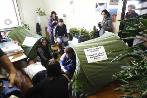 I centri sociali occupano l'assessorato alla Casa